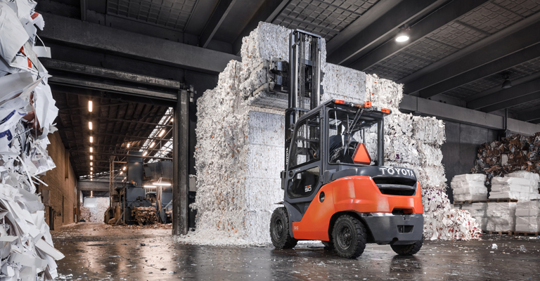 Toyota Tonero engine-powered forklift used in recycling industry