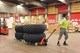 Hand pallet truck - BT Heavy Lifter com travão de mão - Application image