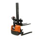 Powered stacker - BT Staxio 1T Straddle compacto - Imagem principal