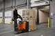 Elektrische pallettruck - BT Levio pallettruck met platform 2,5 ton - Application image 2